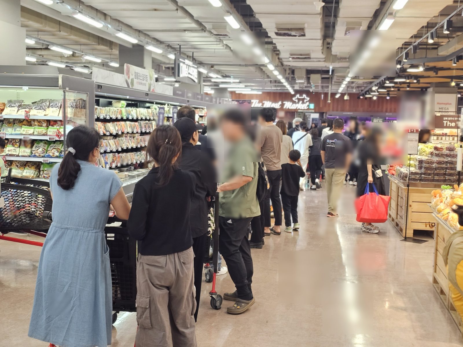 행사가 진행 중인 매장 전경
