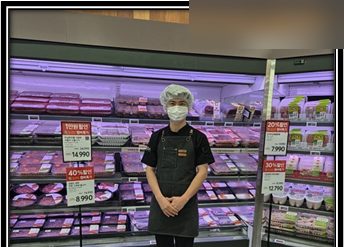 위생모와 마스크, 전용 앞치마를 착용한 행사 인력